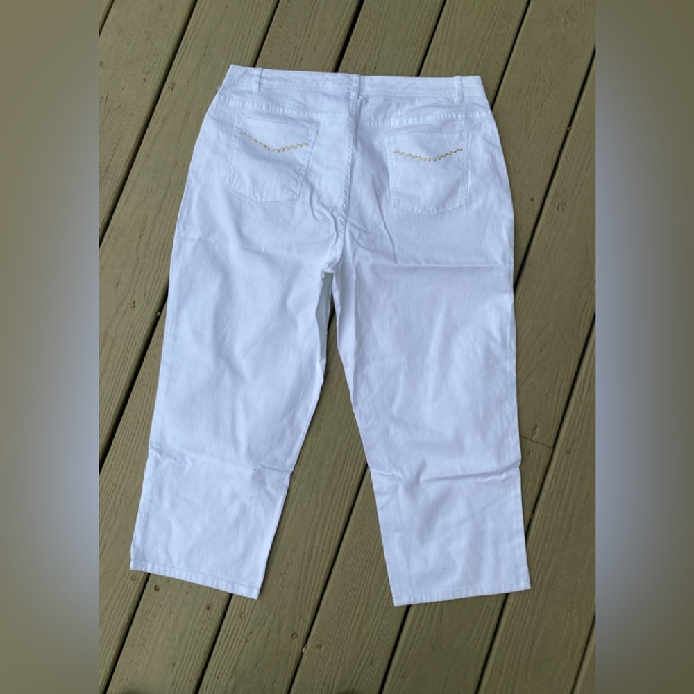 NWOT Denim & Co. - Woman’s white denim high rise Capri pants, Size: 16 - Picture 2 of 6